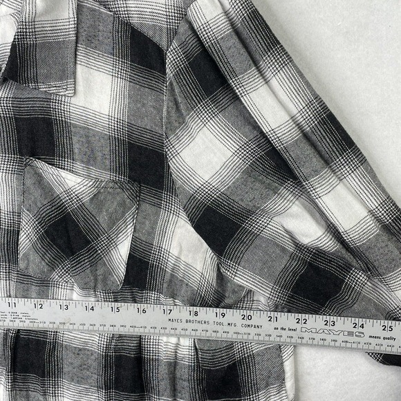 Torrid 2 Women’s Plus Size 2X Black & White Plaid Button Down Shirt Top - Picture 7 of 14
